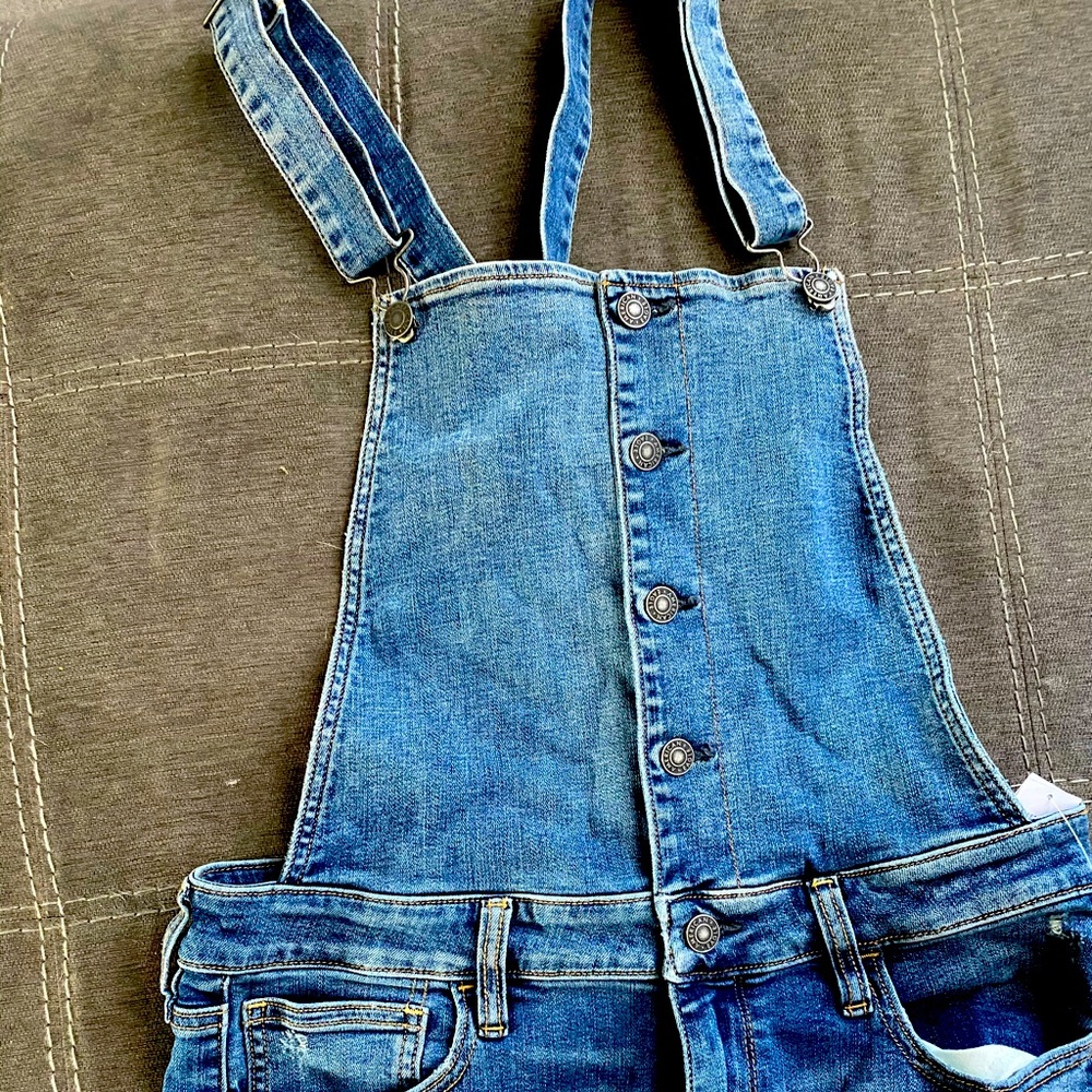 American Eagle high rise, cropped overalls